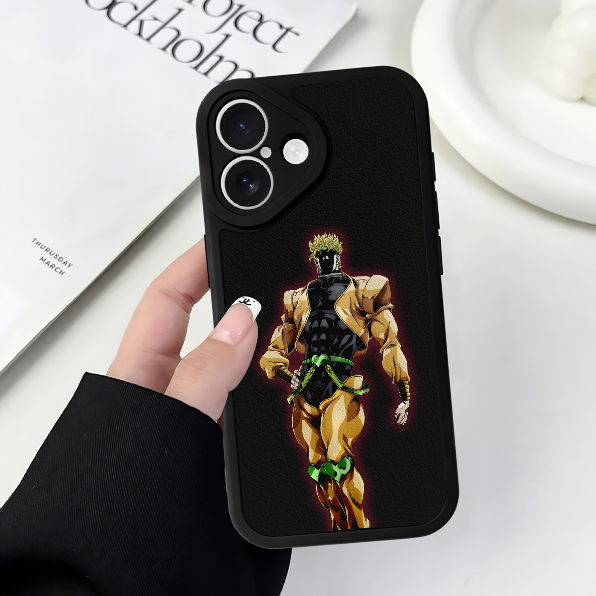 （画像用） ジョジョの奇妙な冒険 ディオ?ブランドー JoJo's Bizarre Adventure Dio Brando 【iPhone 16シリーズ対応】シリコンスマホケース（レザー調） 材質：シリコン